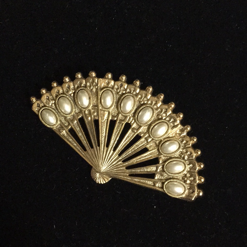 Faux Pearl Gold Tone Fan Brooch